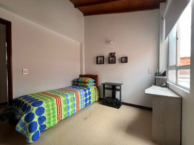 Casa de 4 alcobas en venta en Loma Benedictinos, Envigado, 186 m² · foto 10 de 18