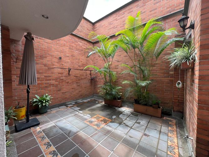Casa de 4 alcobas en venta en Loma Benedictinos, Envigado, 186 m² · foto 17 de 18