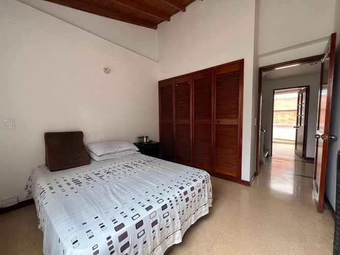 Casa de 4 alcobas en venta en Loma Benedictinos, Envigado, 186 m² · foto 11 de 18