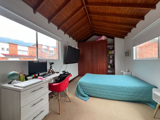 Casa de 4 alcobas en venta en Loma Benedictinos, Envigado, 186 m² · foto 8 de 18
