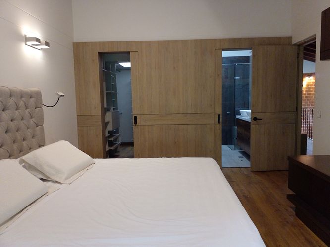 Casa de 3 alcobas en arriendo en El Portal, Envigado, 240 m² · foto 2 de 20