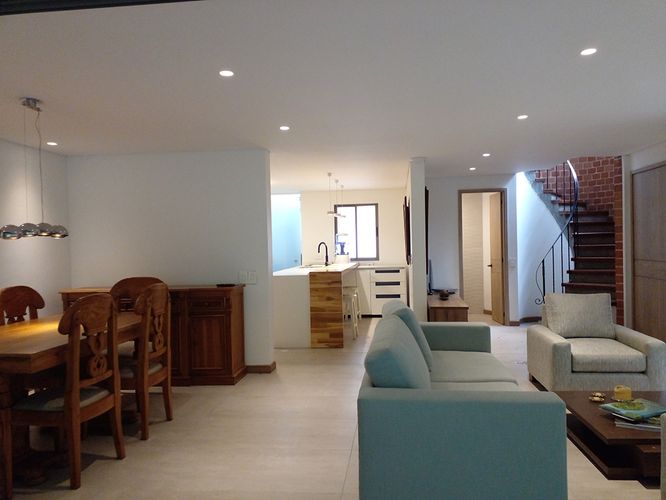 Casa de 3 alcobas en arriendo en El Portal, Envigado, 240 m² · foto 5 de 20