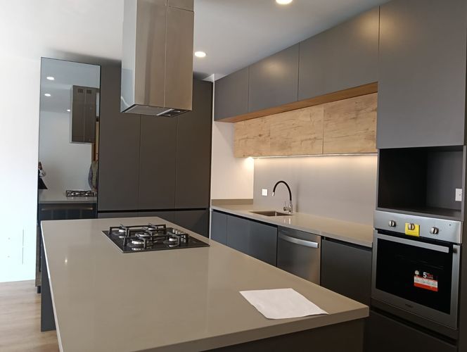Apartamento de 3 alcobas en venta en Chicó Navarra, Bogotá, 150 m² · foto 2 de 19