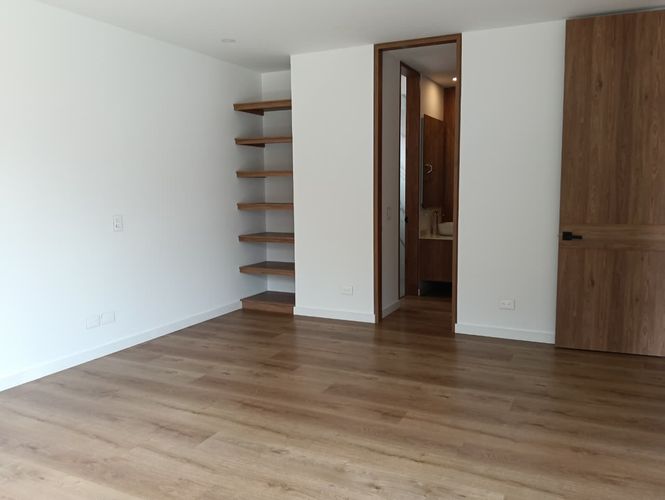 Apartamento de 3 alcobas en venta en Chicó Navarra, Bogotá, 150 m² · foto 10 de 19