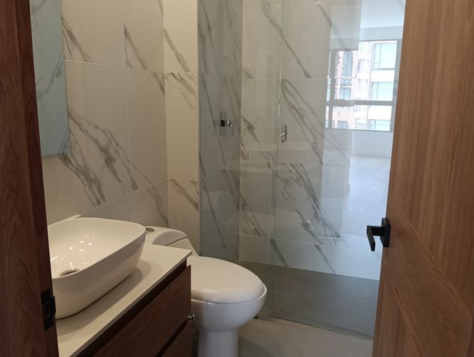 Apartamento de 3 alcobas en venta en Chicó Navarra, Bogotá, 150 m² · foto 3 de 19