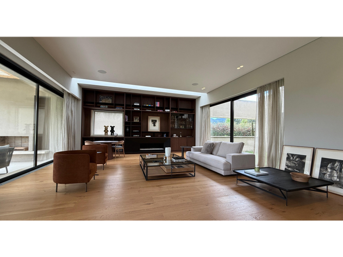 Casa de 4 alcobas en venta en Centro, La Calera, 780 m² · foto 2 de 24
