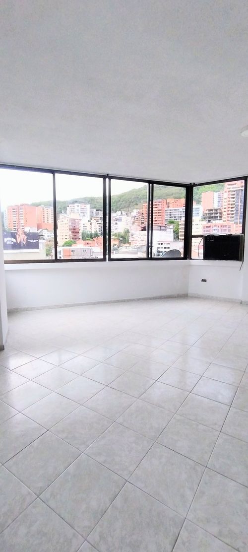 Apartamento de 5 alcobas en venta en Granada, Cali, 138 m² · foto 4 de 19