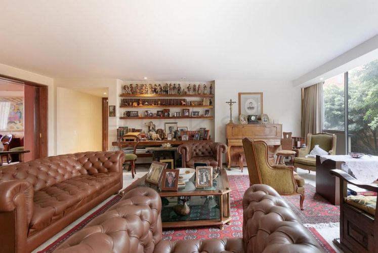 Apartamento de 3 alcobas en venta en Bellavista, Bogotá, 234 m² · foto 2 de 21