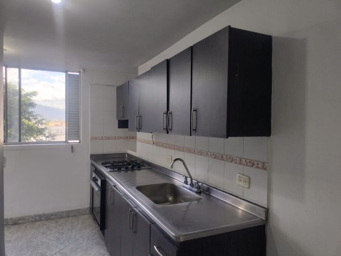 Apartamento de 3 alcobas en arriendo en El Poblado, Medellín, 106 m² · foto 3 de 16