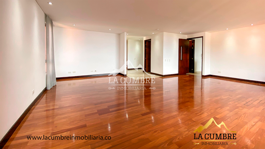 Apartamento de 3 alcobas en arriendo en La Calera, Medellín, 224 m² · foto 2 de 13