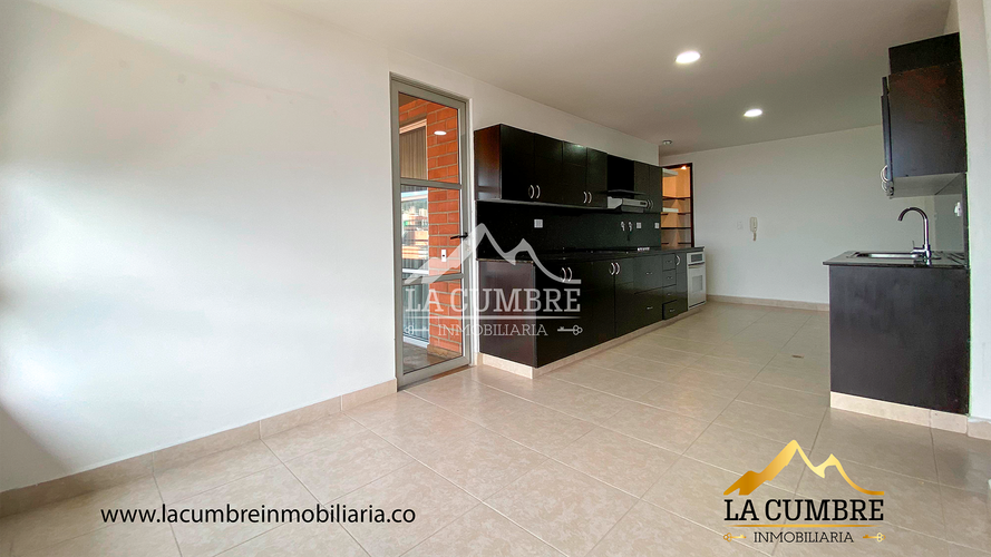 Apartamento de 3 alcobas en arriendo en La Calera, Medellín, 224 m² · foto 3 de 13