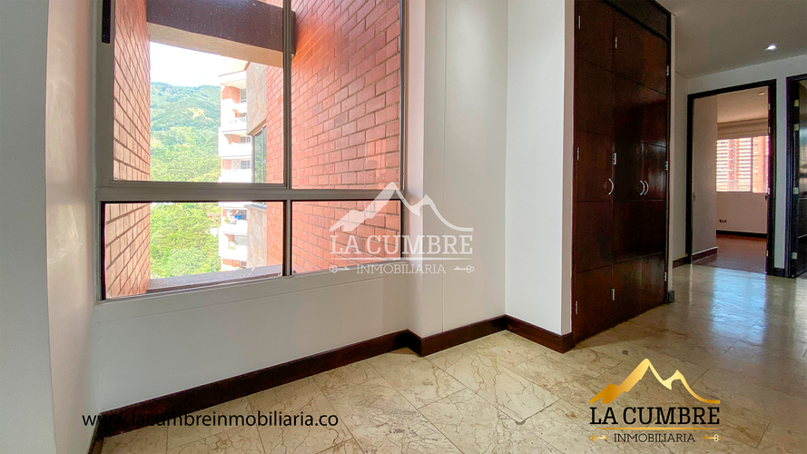 Apartamento de 3 alcobas en arriendo en La Calera, Medellín, 224 m² · foto 7 de 13