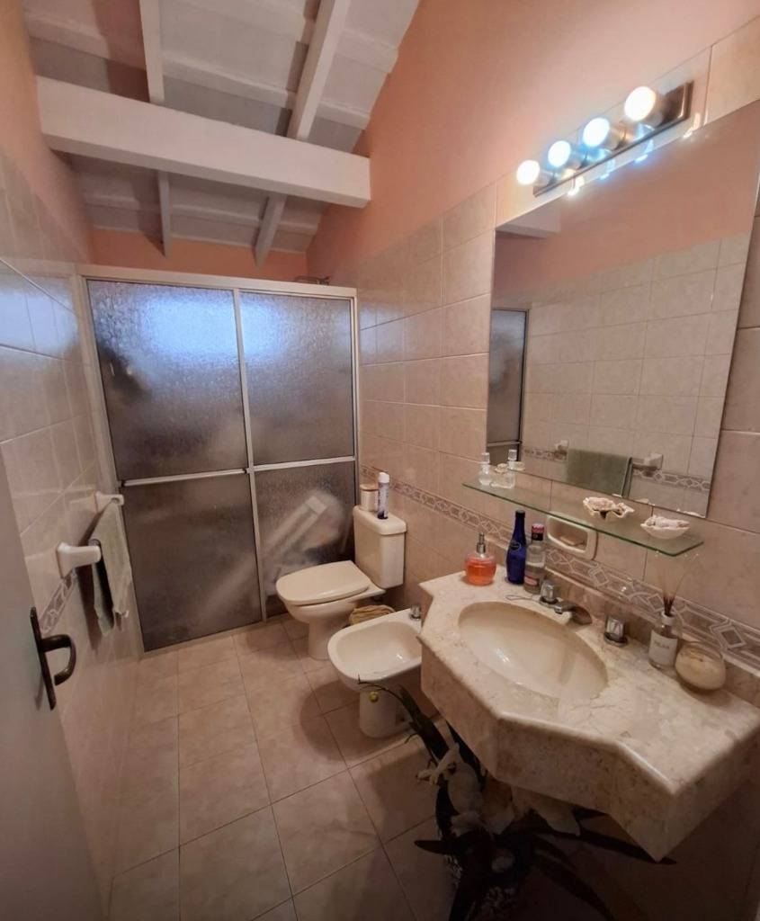 EXCLUSIVA RESIDENCIA EN VENTA EN EL PRESTIGIOSO BARRIO MBURUCUYA: UN HOGAR DE ENSUEÑO ESPERA POR USTED — foto 3