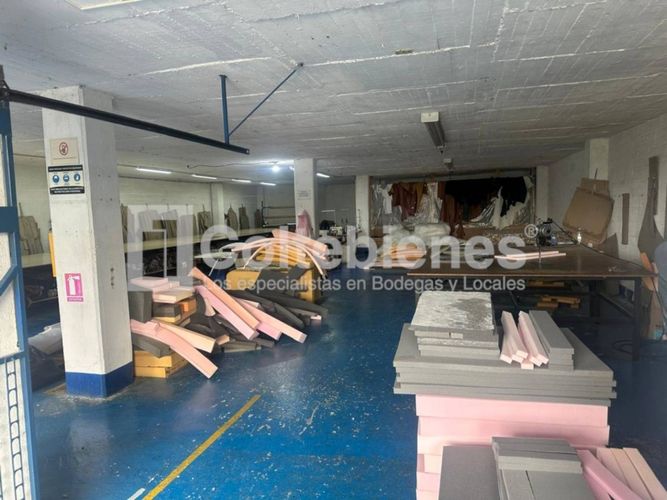 Edificio en venta en Cabecera San Antonio De Prado, Medellín, 961 m² · foto 2 de 12