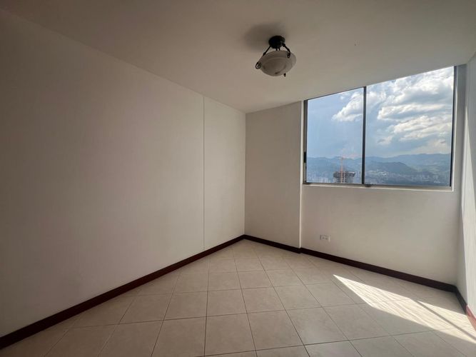 Apartamento de 3 alcobas en arriendo en El Poblado, Medellín, 73 m² · foto 5 de 12