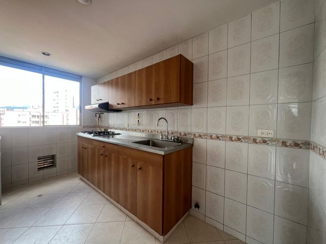 Apartamento de 3 alcobas en arriendo en El Poblado, Medellín, 73 m² · foto 2 de 12