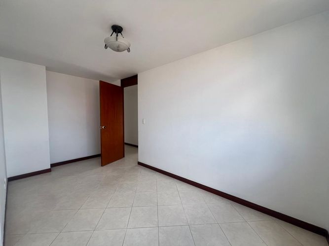 Apartamento de 3 alcobas en arriendo en El Poblado, Medellín, 73 m² · foto 9 de 12