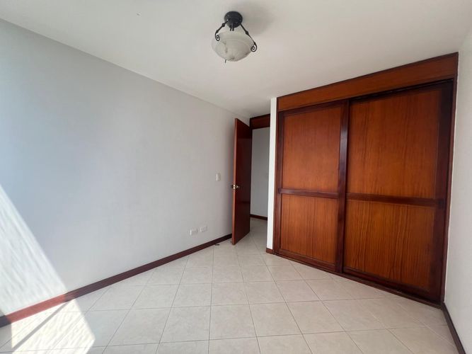 Apartamento de 3 alcobas en arriendo en El Poblado, Medellín, 73 m² · foto 8 de 12
