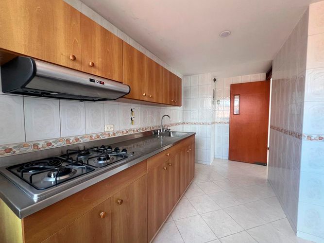 Apartamento de 3 alcobas en arriendo en El Poblado, Medellín, 73 m² · foto 3 de 12