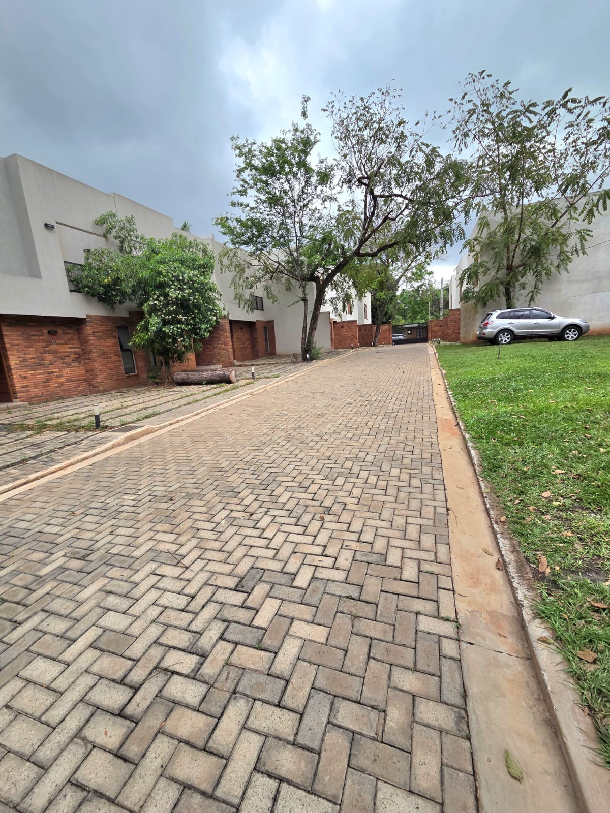 VENDO DUPLEX EN LUQUE LOMA MERLO — foto 2