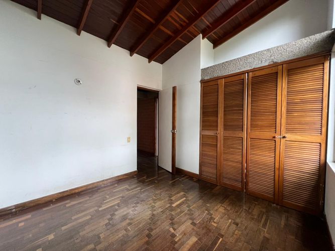 Casa de 3 alcobas en venta en Escobero, Envigado, 210 m² · foto 11 de 16