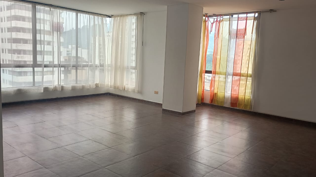 Apartamento en venta en Sector Plaza De Bolivar, Pereira · foto 2 de 22