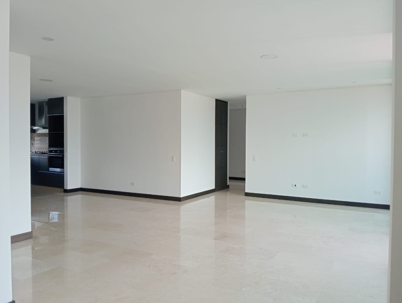 Apartamento en arriendo en Laureles, Medellín · foto 3 de 18