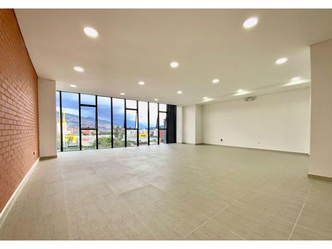 Oficina en arriendo en Simon Bolivar, Medellín, 145 m² · foto 2 de 10
