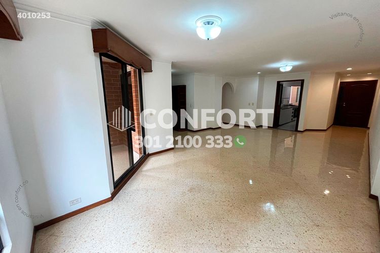 Apartamento de 3 alcobas en arriendo en Laureles, Medellín, 154 m² · foto 3 de 24