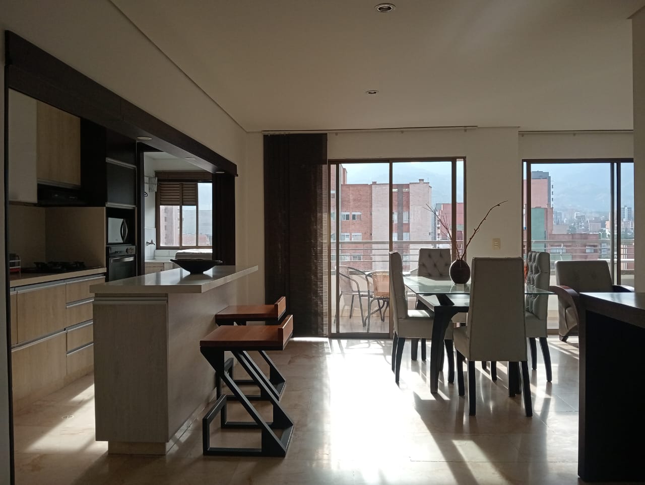 Apartamento en arriendo en Laureles, Medellín · foto 2 de 19