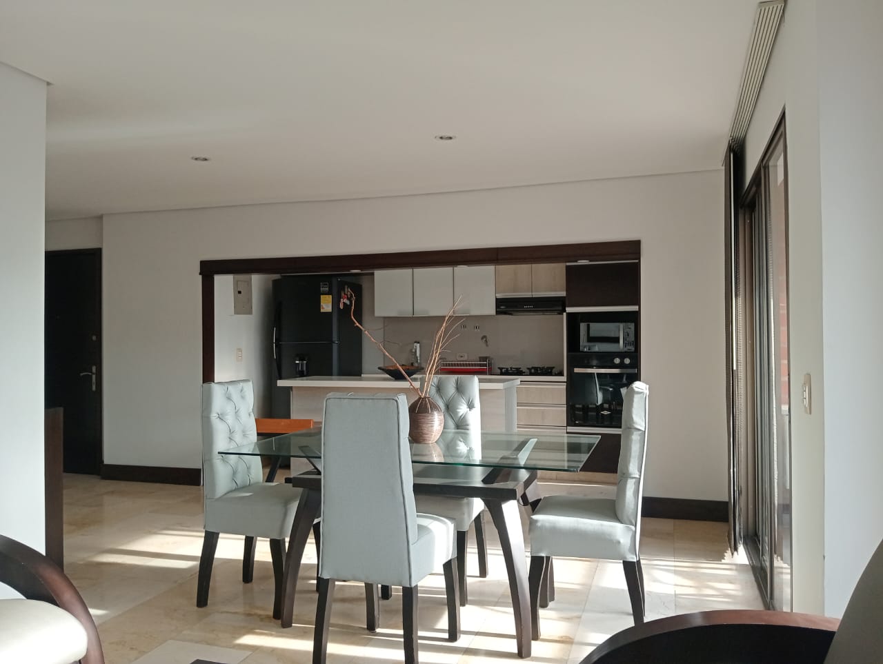 Apartamento en arriendo en Laureles, Medellín · foto 3 de 19