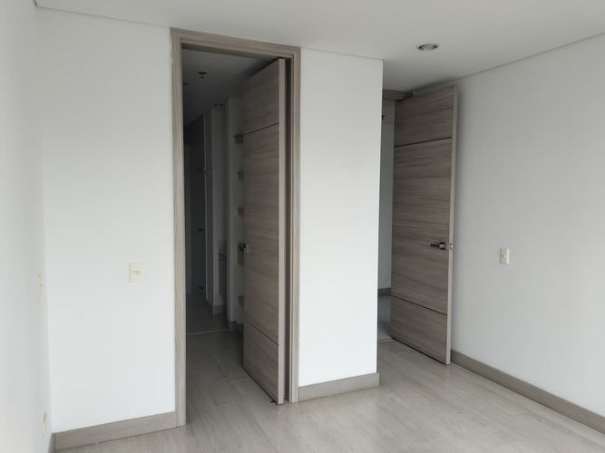 Apartamento de 2 alcobas en arriendo en El Poblado, Medellín, 89 m² · foto 9 de 18