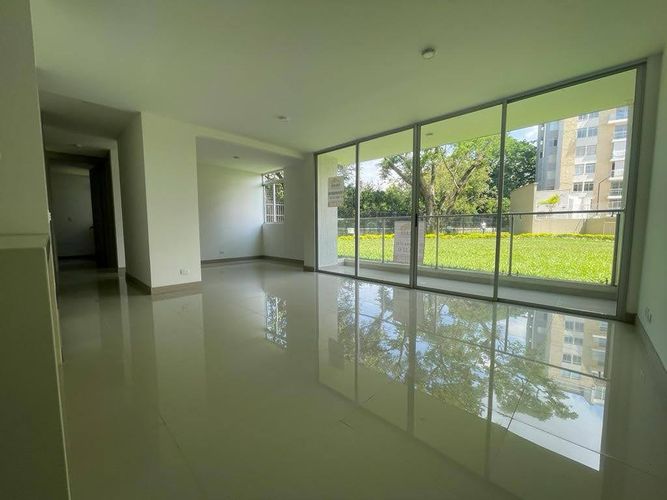Apartamento de 2 alcobas en venta en Cr. Forestal Aqua, Jamundí, 83 m² · foto 2 de 13