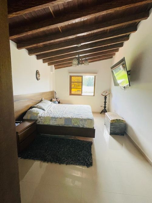 Casa de 5 alcobas en venta en La Industrial, Marinilla, 189 m² · foto 4 de 10