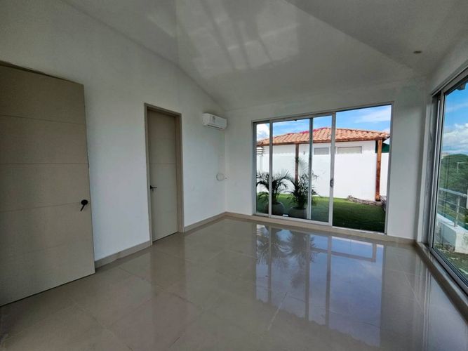 Apartamento de 2 alcobas en venta en Condominio Laguna Club, Cartagena, 142 m² · foto 9 de 24