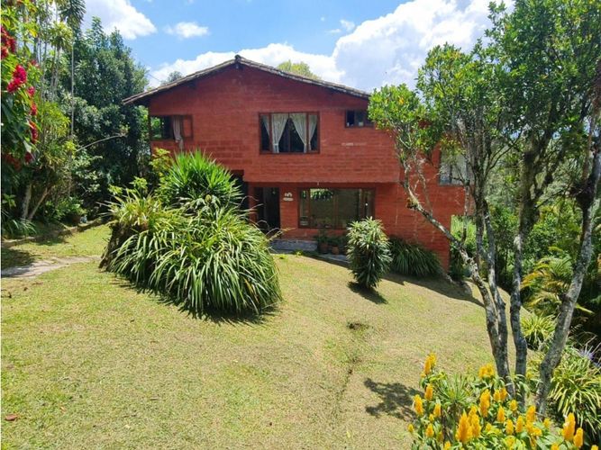 Casa de 5 alcobas en venta en Los Naranjos, Medellín, 200 m² · foto 2 de 15