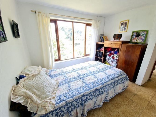 Casa de 5 alcobas en venta en Los Naranjos, Medellín, 200 m² · foto 9 de 15
