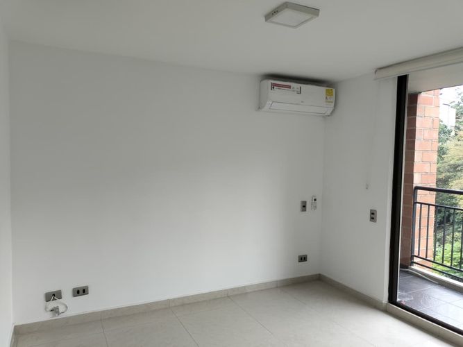 Apartamento de 3 alcobas en arriendo en Castropol, Medellín, 98 m² · foto 9 de 16
