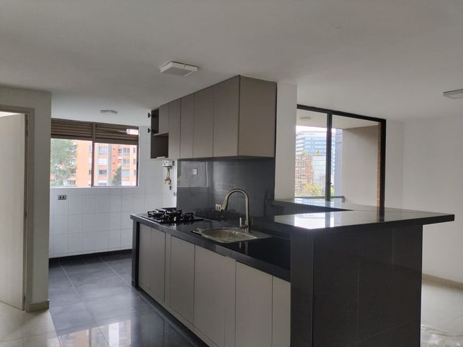 Apartamento de 3 alcobas en arriendo en Castropol, Medellín, 98 m² · foto 4 de 16