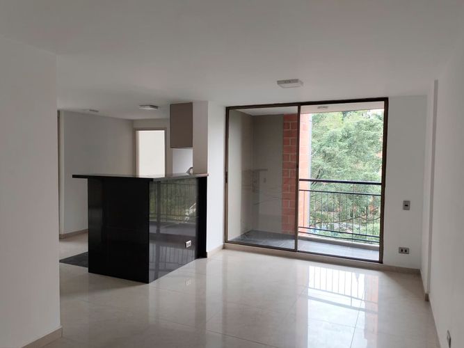 Apartamento de 3 alcobas en arriendo en Castropol, Medellín, 98 m² · foto 7 de 16