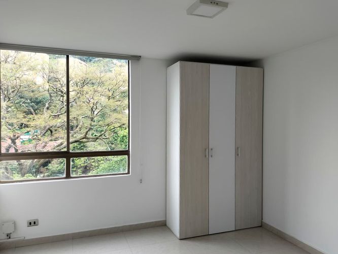 Apartamento de 3 alcobas en arriendo en Castropol, Medellín, 98 m² · foto 3 de 16