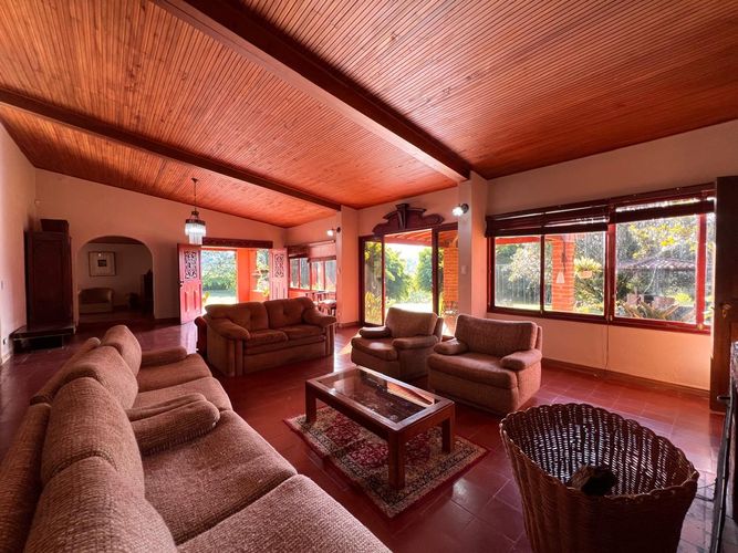 Casa de 3 alcobas en venta en El Retiro, 350 m² · foto 2 de 15