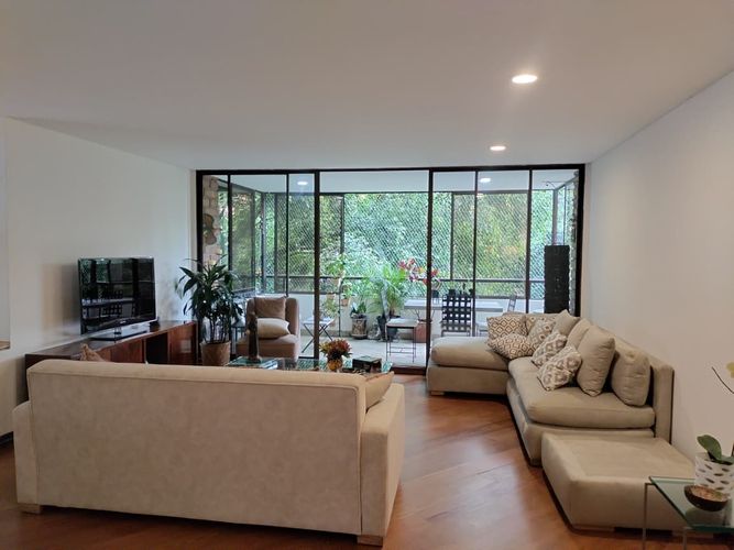 Apartamento de 4 alcobas en venta en El Poblado, Medellín, 277 m² · foto 1 de 19