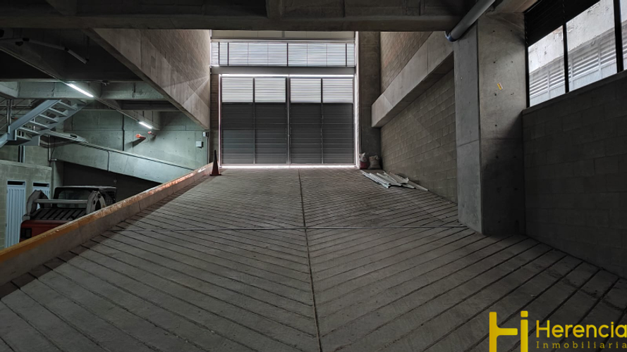 Bodega en arriendo en Guasimalito, Bello, 1102 m² · foto 2 de 9