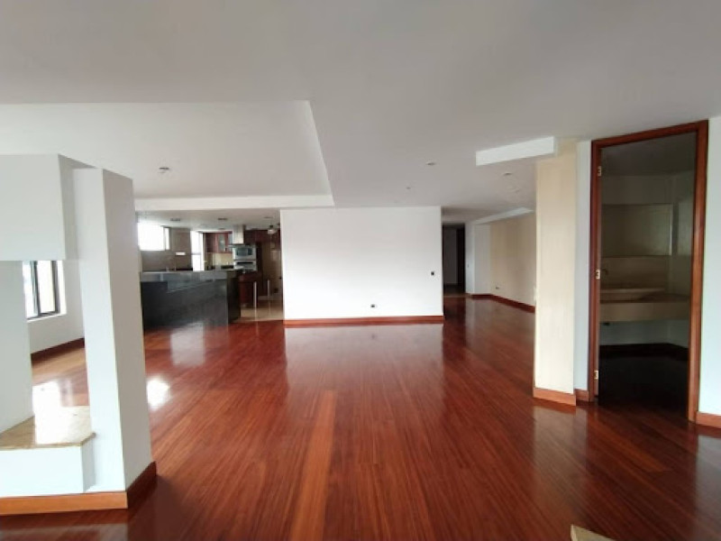 Apartamento en venta en Santa Barbara Occidental, Bogotá · foto 2 de 24