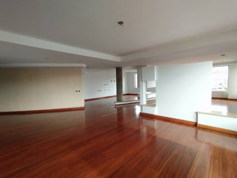 Apartamento en venta en Santa Barbara Occidental, Bogotá · foto 4 de 24