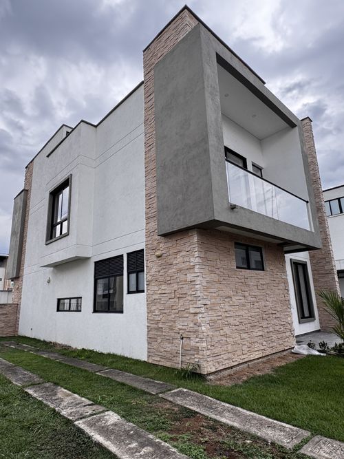 Casa de 3 alcobas en venta en Alfaguara, Jamundí, 290 m² · foto 2 de 24