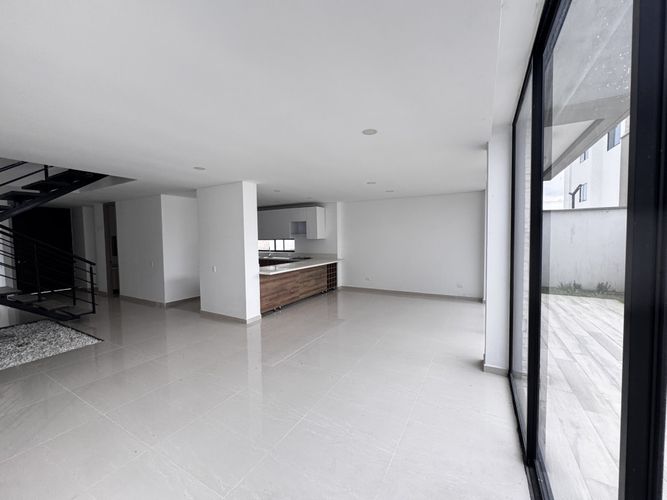 Casa de 3 alcobas en venta en Alfaguara, Jamundí, 290 m² · foto 3 de 24