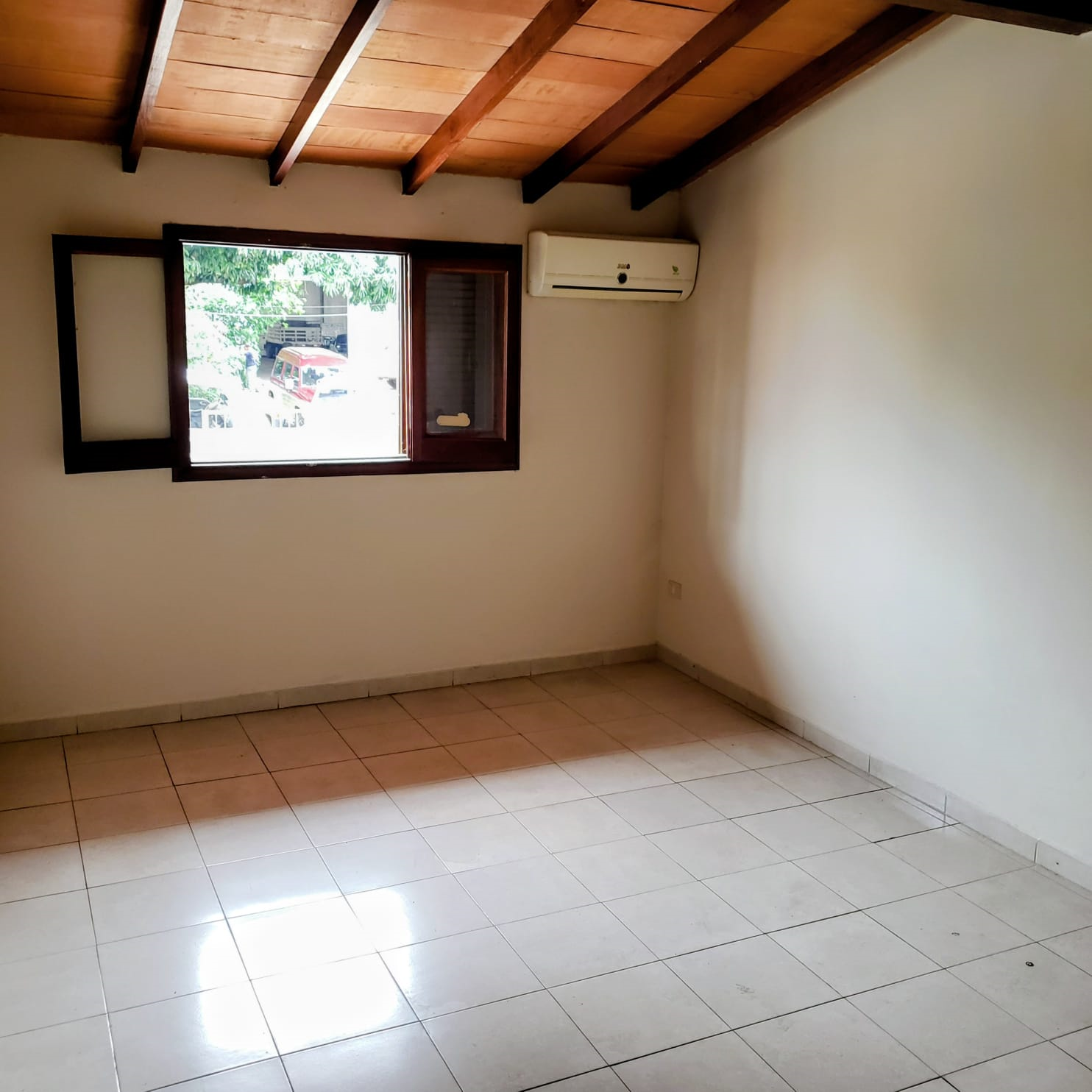 En venta Local comercial de 2006 m2 sobre Av Fernando de la Mora, Asunción — foto 3