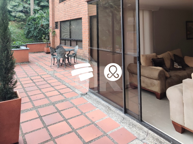 Apartamento de 4 alcobas en venta en Lalinde, Medellín, 160 m² · foto 2 de 22